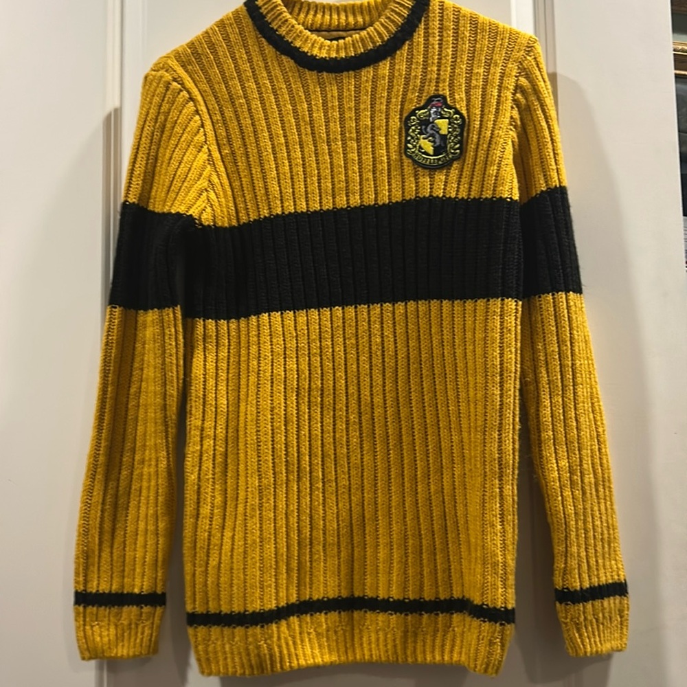 Wizarding Word Harry Potter knit rib Hufflepuff Quidditch patch crew Sweater XS